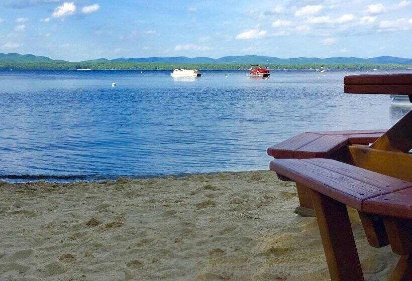 Ossipee Lake Cottage W/ Screened Porch & Fire Pit!