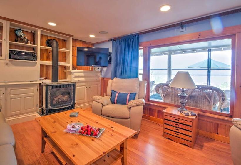 Ossipee Lake Cottage W/ Screened Porch & Fire Pit!