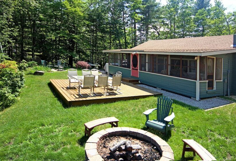 Ossipee Lake Cottage W/ Screened Porch & Fire Pit!
