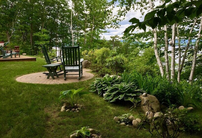 Ossipee Lake Cottage W/ Screened Porch & Fire Pit!