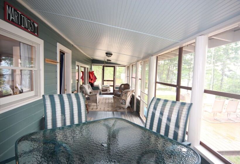 Ossipee Lake Cottage W/ Screened Porch & Fire Pit!