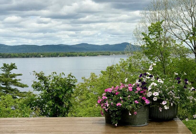 Ossipee Lake Cottage W/ Screened Porch & Fire Pit!