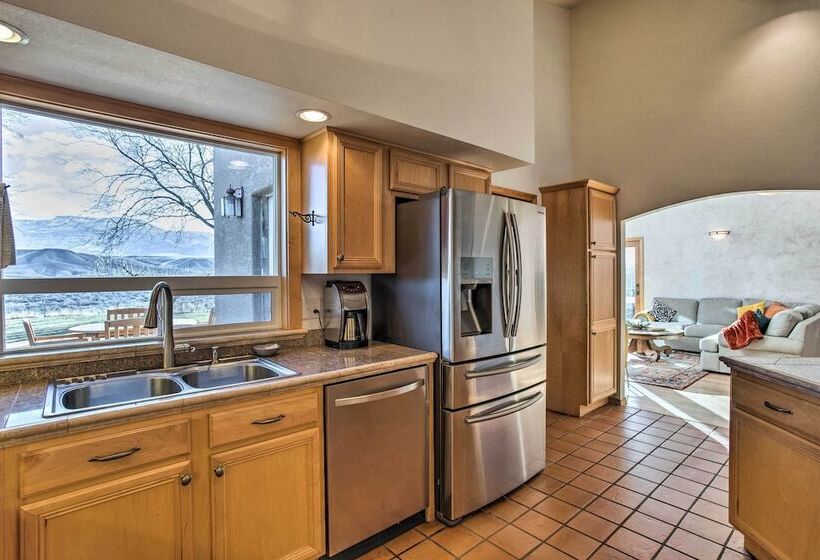 Mesa View House  W/ Hot Tub: Walk To Winery!