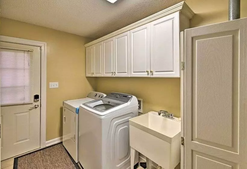 Pet Friendly Lillington Abode ~ 1 Mi To River