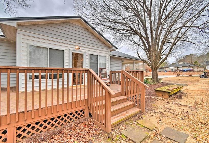 Pet Friendly Lillington Abode ~ 1 Mi To River