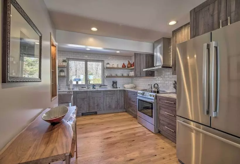 Plattsburgh Home W/ Deck On Lake Champlain