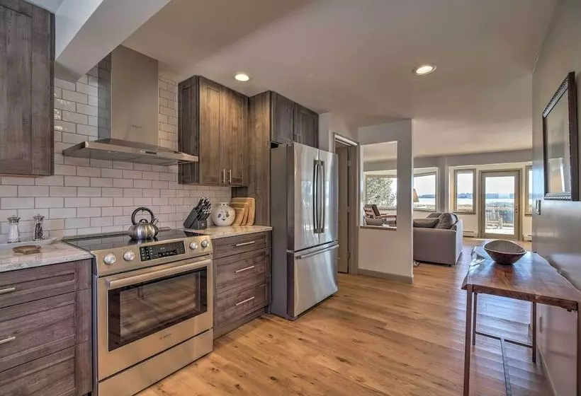 Plattsburgh Home W/ Deck On Lake Champlain