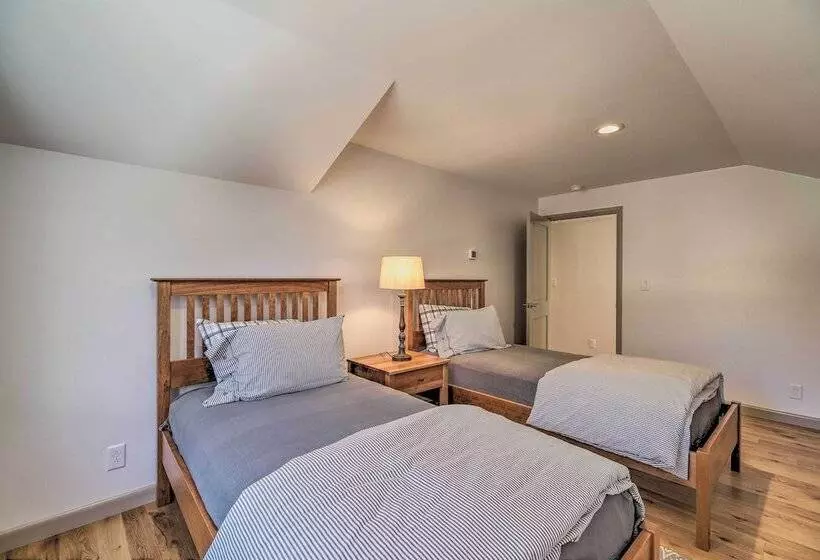 Plattsburgh Home W/ Deck On Lake Champlain