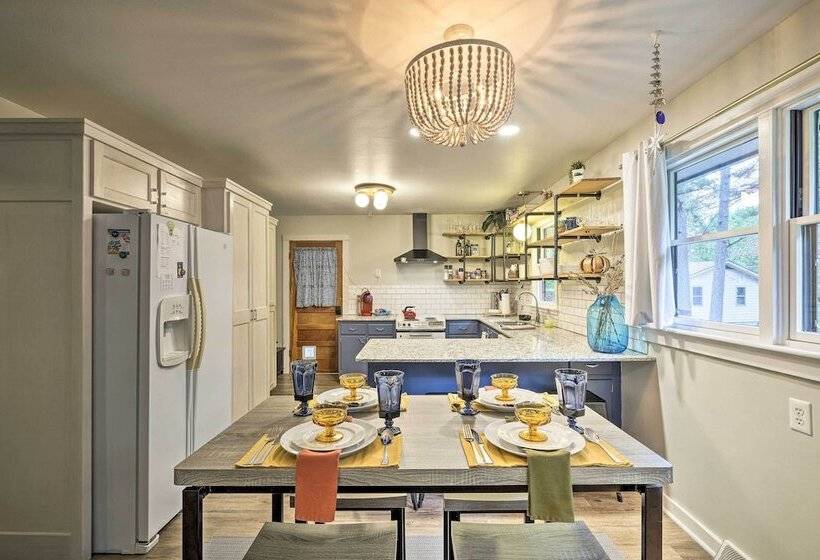 Renovated Eureka Springs Home   1 Mi To Downtown!