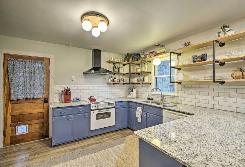 Renovated Eureka Springs Home   1 Mi To Downtown!