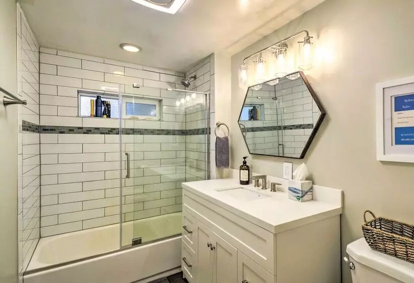 Renovated Kingston Home: Game Room & Deck!
