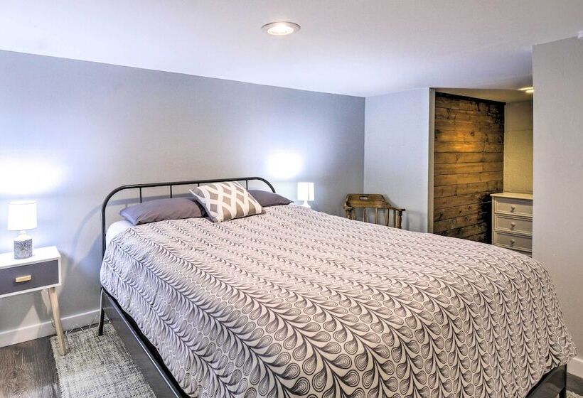 Renovated Kingston Home: Game Room & Deck!