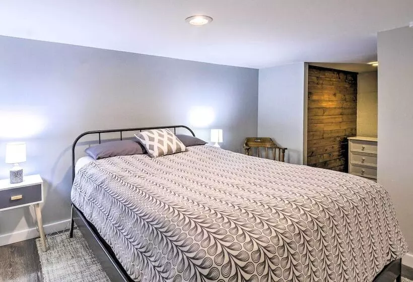 Renovated Kingston Home: Game Room & Deck!