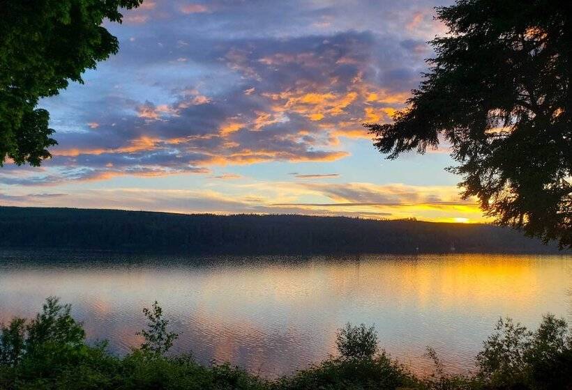 Renovated Kingston Home: Game Room & Deck!