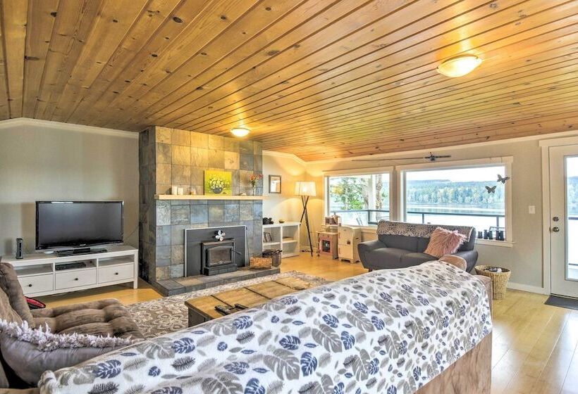 Renovated Kingston Home: Game Room & Deck!