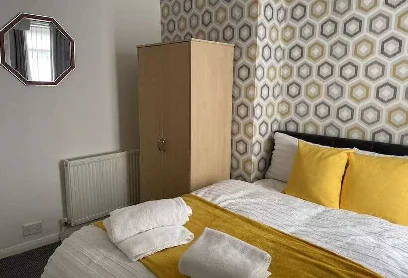 اقامتگاه Charming 2 Bed House In Wavertree Liverpool