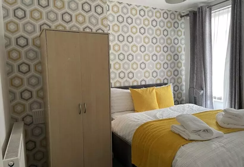 اقامتگاه Charming 2 Bed House In Wavertree Liverpool