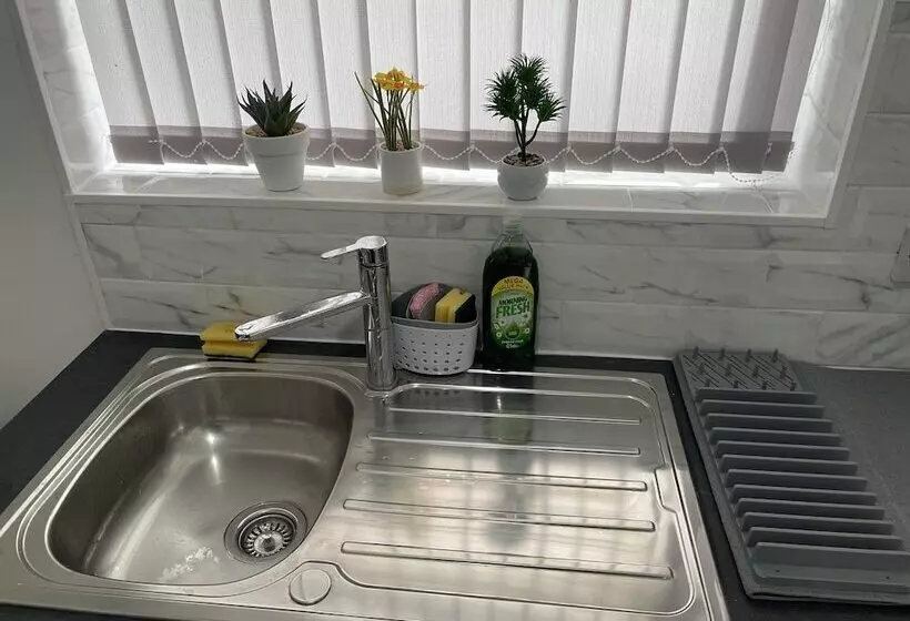 اقامتگاه Charming 2 Bed House In Wavertree Liverpool