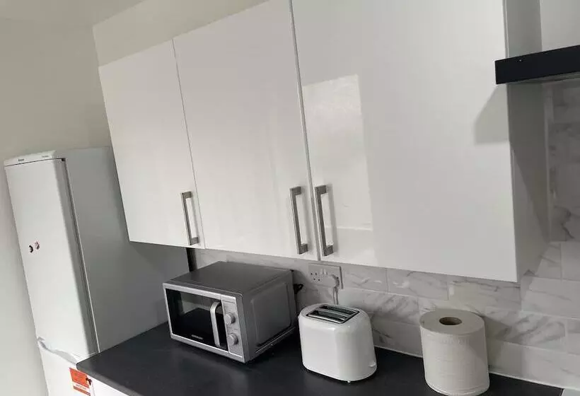 اقامتگاه Charming 2 Bed House In Wavertree Liverpool
