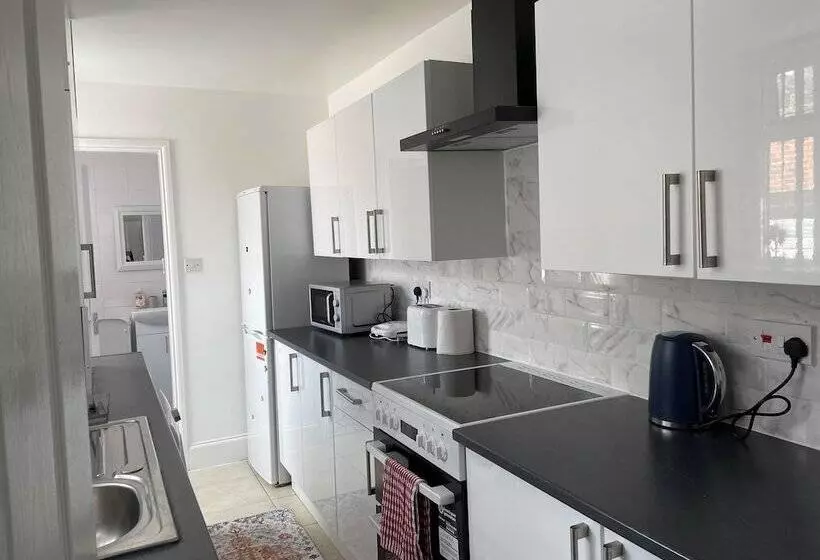 اقامتگاه Charming 2 Bed House In Wavertree Liverpool