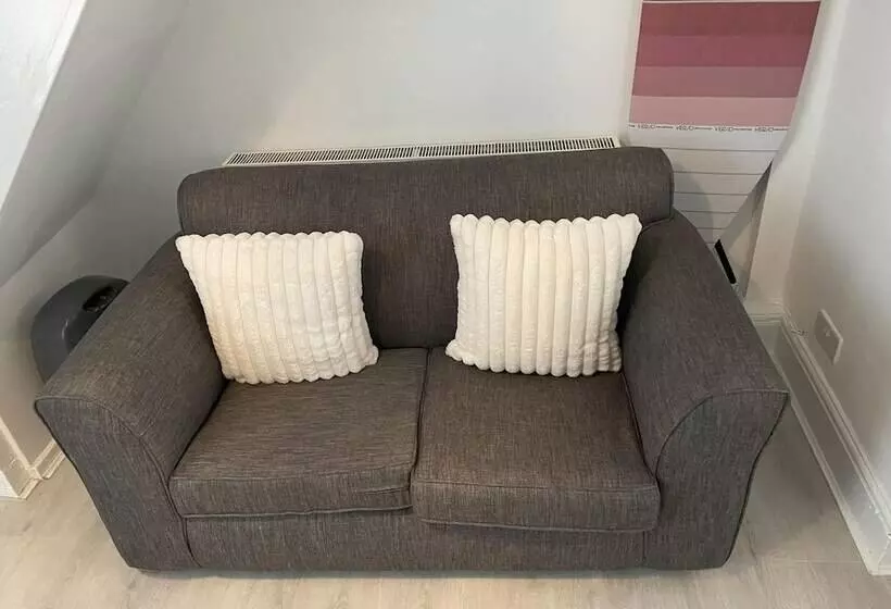 اقامتگاه Charming 2 Bed House In Wavertree Liverpool