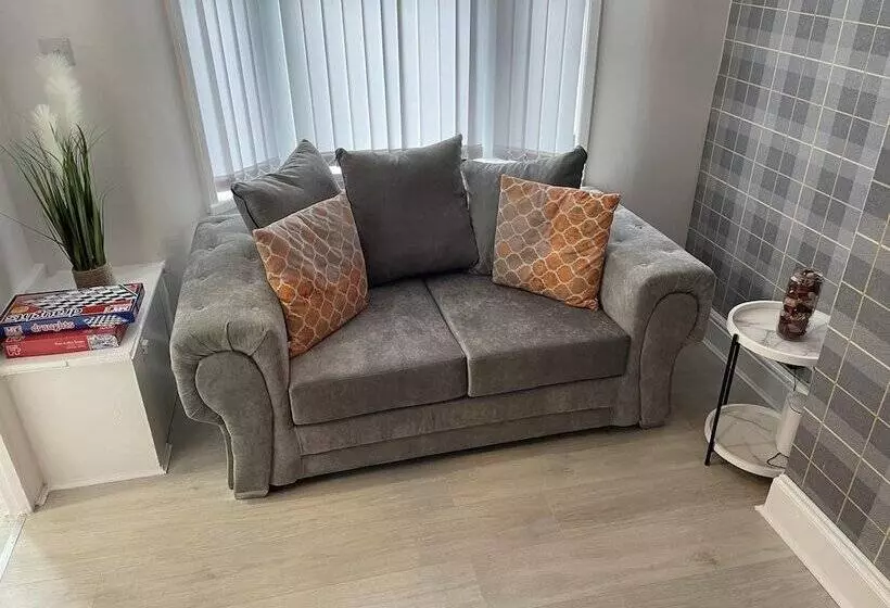 اقامتگاه Charming 2 Bed House In Wavertree Liverpool