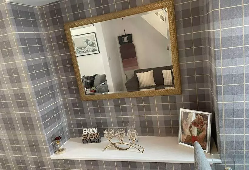 اقامتگاه Charming 2 Bed House In Wavertree Liverpool