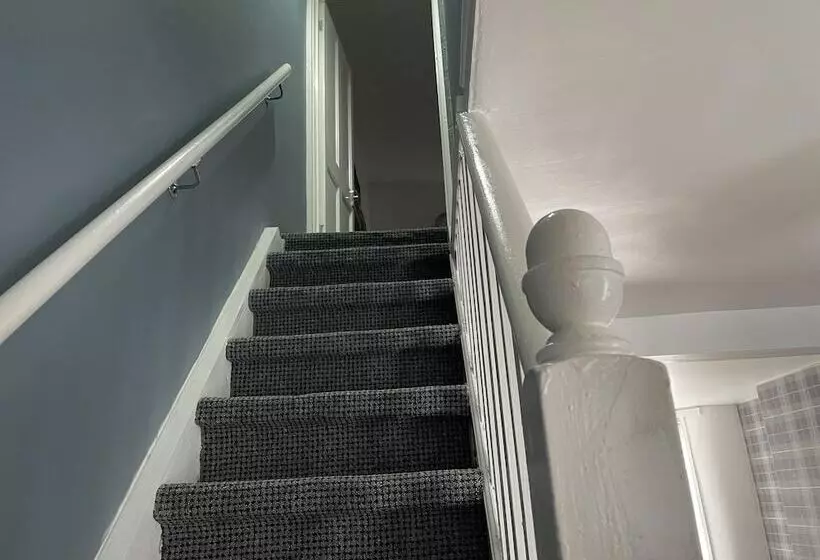 اقامتگاه Charming 2 Bed House In Wavertree Liverpool