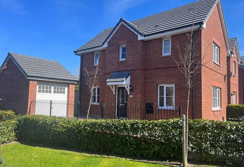 إقامة Remarkable 3 Bed House In Wirral