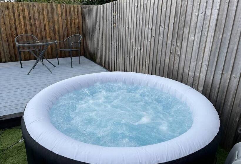 إقامة Remarkable 3 Bed House In Wirral