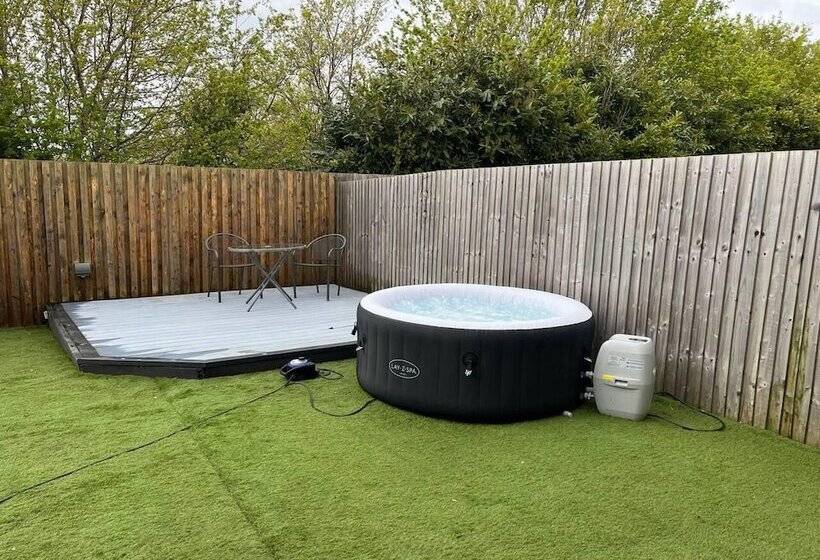 إقامة Remarkable 3 Bed House In Wirral