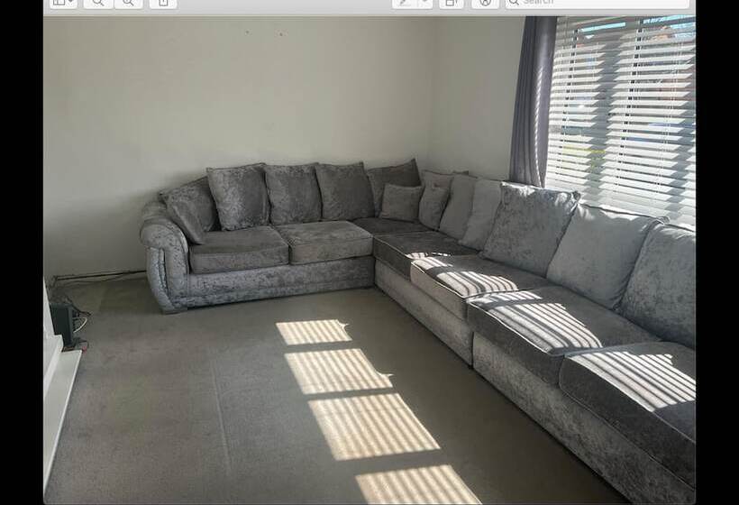 إقامة Remarkable 3 Bed House In Wirral