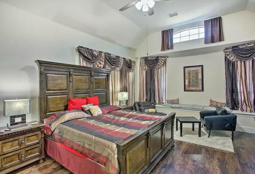 Private Pool & Hot Tub: Spacious Murphy Getaway