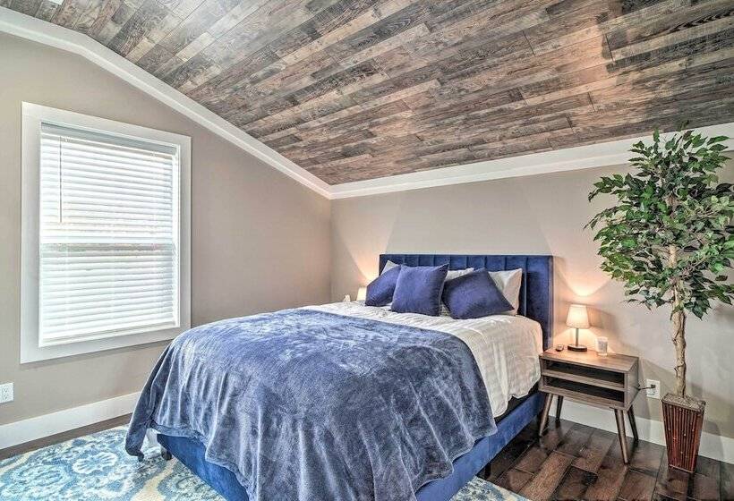 Spacious Sevierville Home W/ Hot Tub!