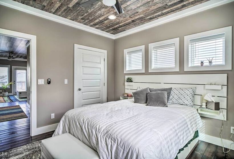 Spacious Sevierville Home W/ Hot Tub!