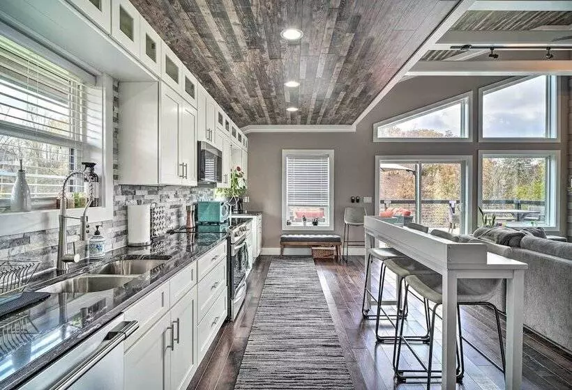 Spacious Sevierville Home W/ Hot Tub!