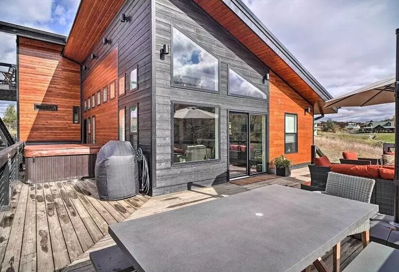 Spacious Sevierville Home W/ Hot Tub!