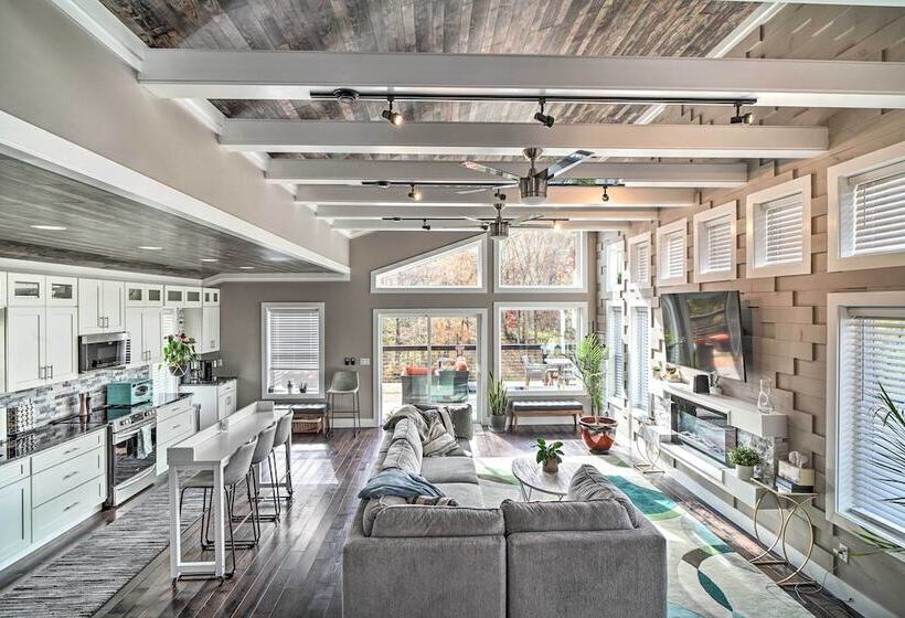 Spacious Sevierville Home W/ Hot Tub!