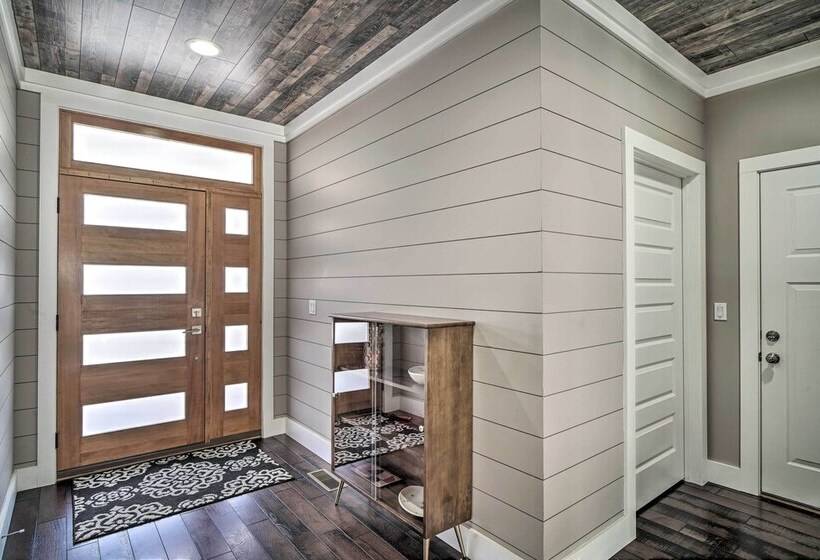 Spacious Sevierville Home W/ Hot Tub!