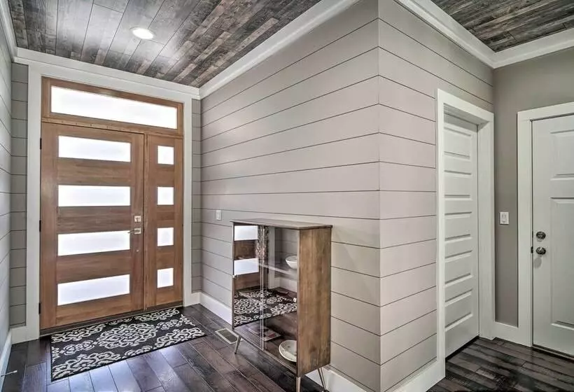 Spacious Sevierville Home W/ Hot Tub!