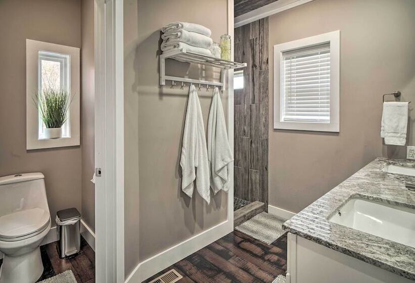 Spacious Sevierville Home W/ Hot Tub!