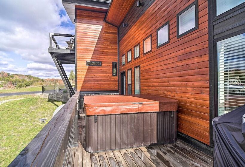 Spacious Sevierville Home W/ Hot Tub!