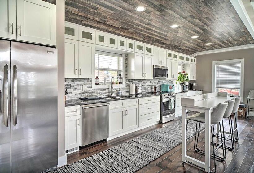 Spacious Sevierville Home W/ Hot Tub!