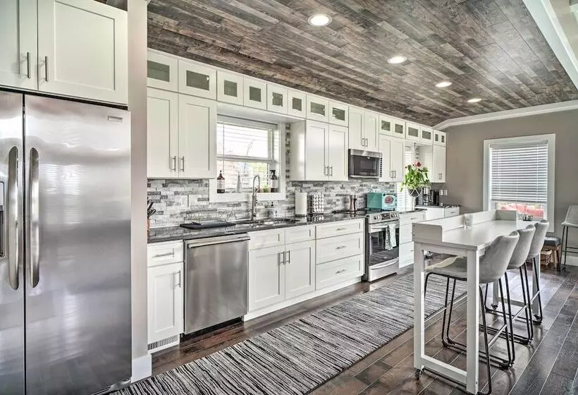 Spacious Sevierville Home W/ Hot Tub!