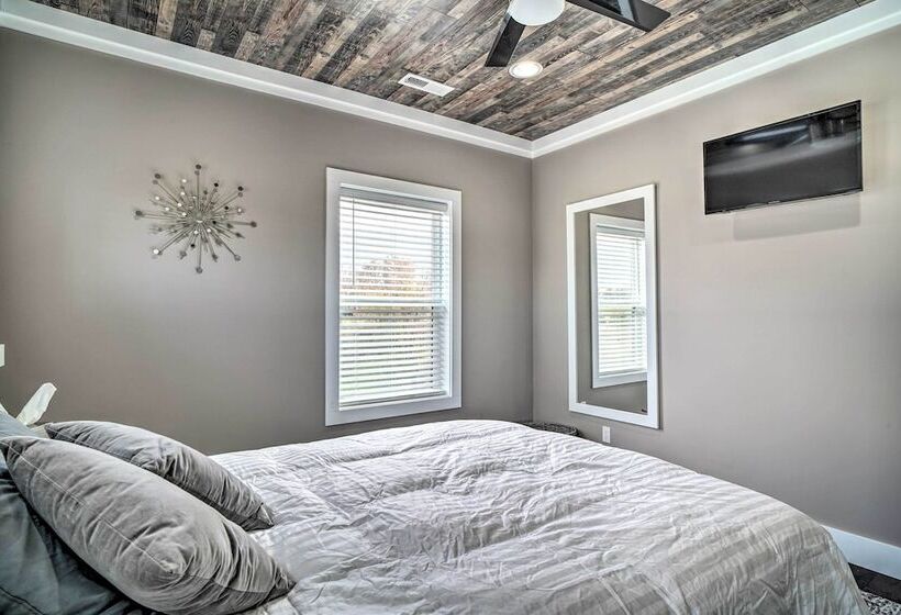 Spacious Sevierville Home W/ Hot Tub!