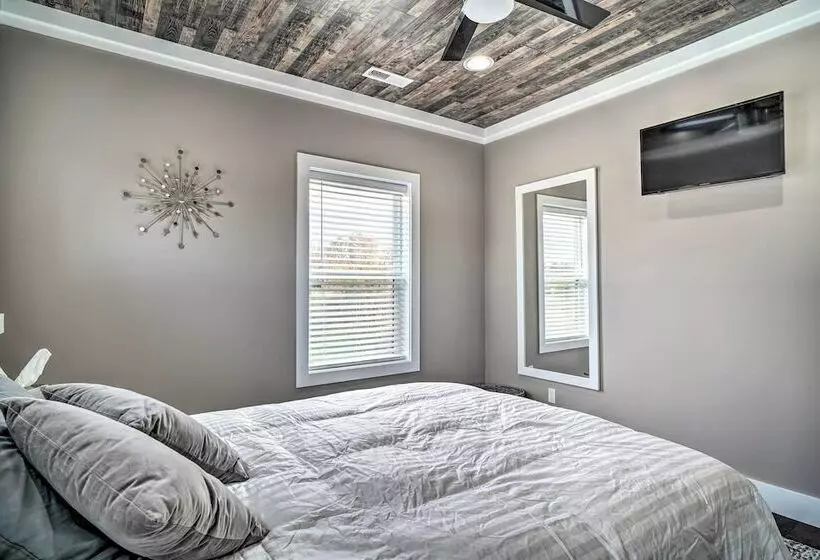 Spacious Sevierville Home W/ Hot Tub!