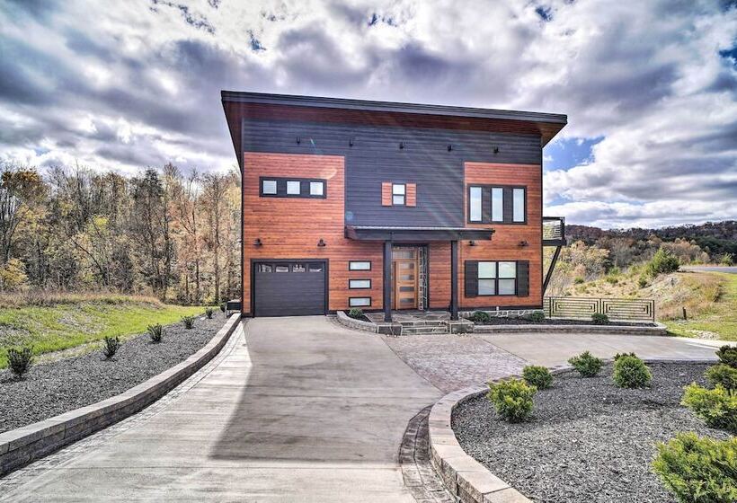 Spacious Sevierville Home W/ Hot Tub!