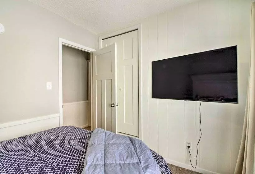 Waterfront Gull Lake W/ Dock: Family Friendly!