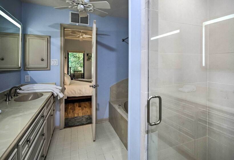 Family Friendly Houston Home W/ Private Backyard!