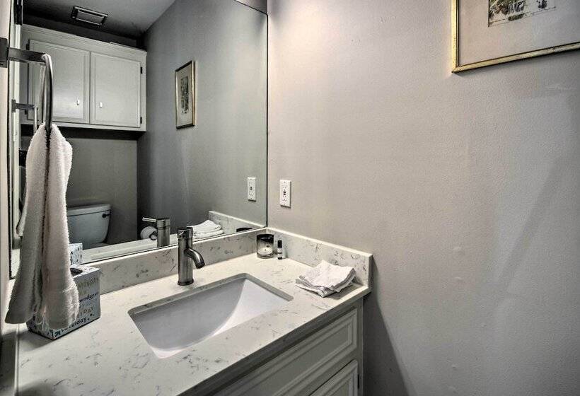 Family Friendly Houston Home W/ Private Backyard!